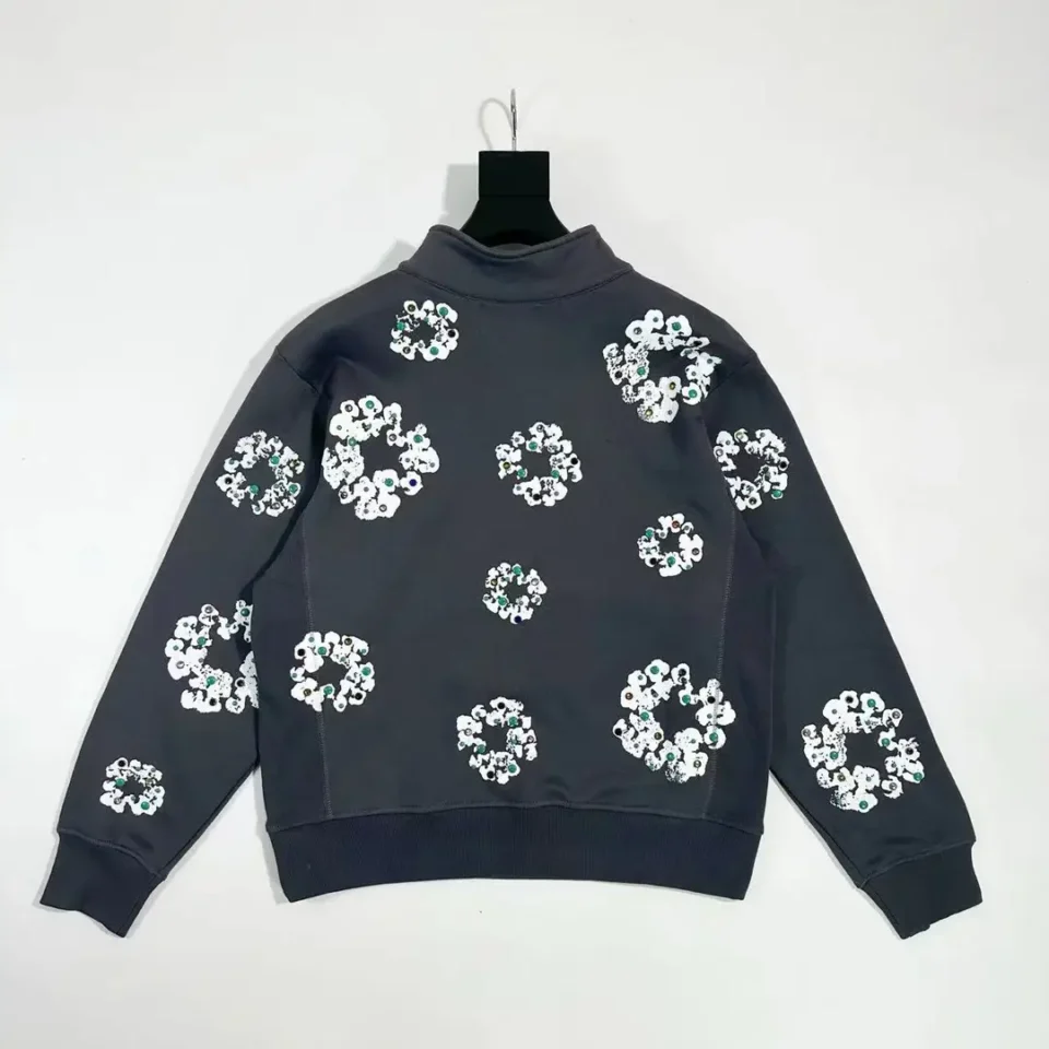 No brand or product details visible, unable to generate SEO-optimized alt text based on provided rules.