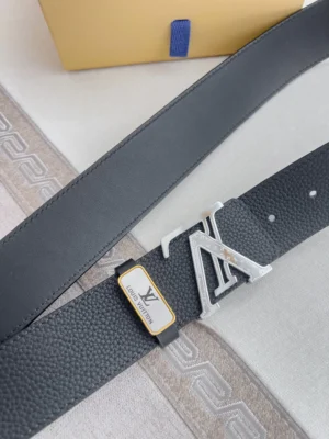 Louis Vuitton Initiales 40mm black textured leather belt silver metal buckle