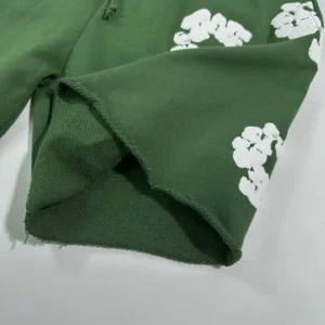 No brand or product details visible for SEO-optimized alt text based on given rules.