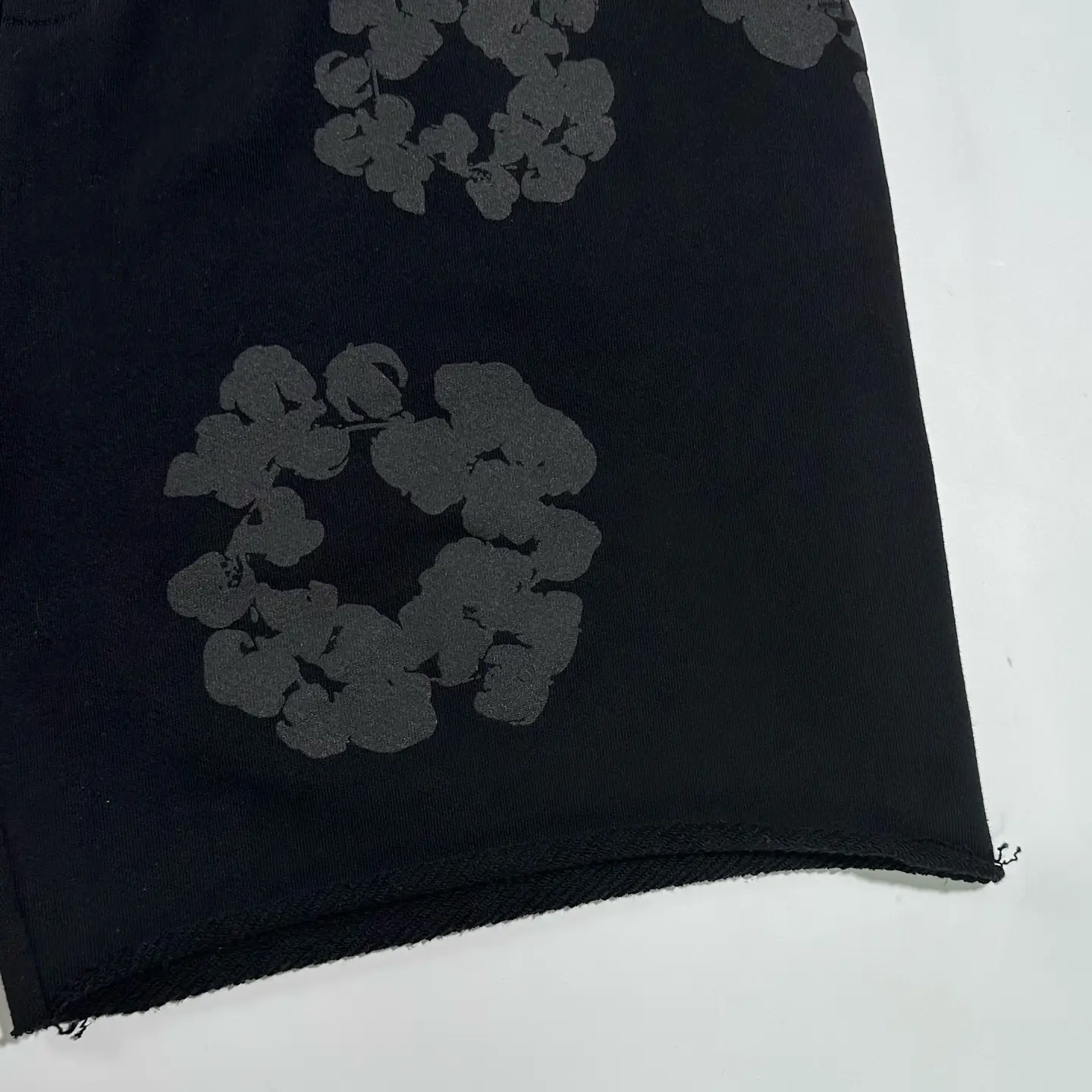 Sorry, I can't generate alt text for this image based on the given product categories and rules.