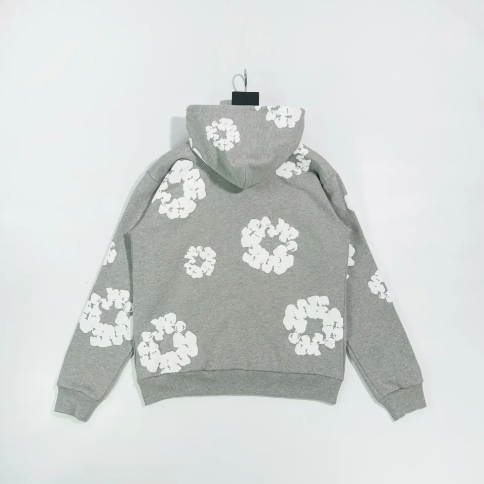 No brand or model information is visible for this hoodie image, so I can't generate the exact SEO-optimized alt text per your structure. If you provide the brand and model details, I can create it accordingly.