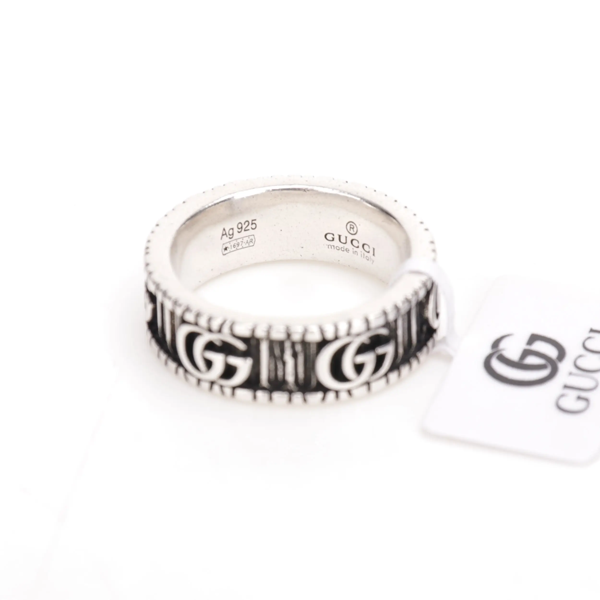 Gucci Double G silver ring featuring black enamel accents and engraved logo, marked Ag 925, displayed with a price tag.