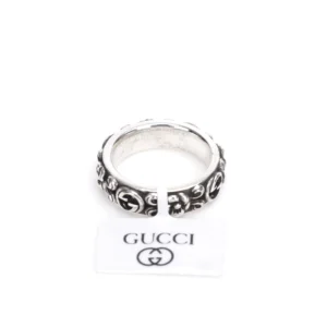 Gucci ring silver metal with engraved floral and logo design unisex accessory