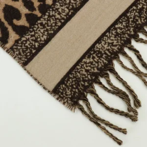 Sorry, this product is not a watch, sneaker, bag, or accessory based on the provided categories. Please provide an image of one of those product types for accurate alt text generation.