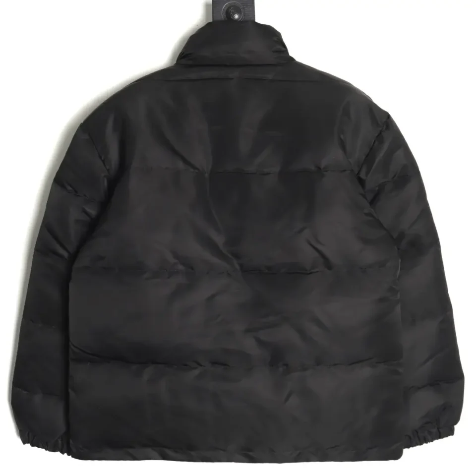 Supreme puffer jacket black nylon insulated winter coat with elastic cuffs