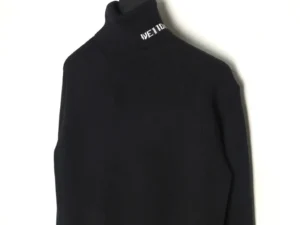 Vetements turtleneck sweater black ribbed cotton with white logo detail on collar