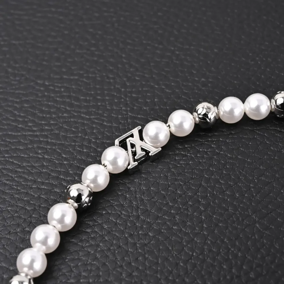 Louis Vuitton pearl bracelet white pearls silver metal LV logo beads accessory