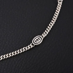 Gucci chain bracelet silver metal curb link with oval double G logo detail accessory