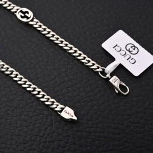 Gucci chain bracelet silver metal Cuban link with engraved logo and lobster clasp closure