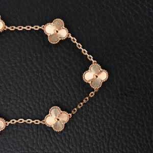 Van Cleef & Arpels Alhambra bracelet rose gold clover motifs fine chain accessory