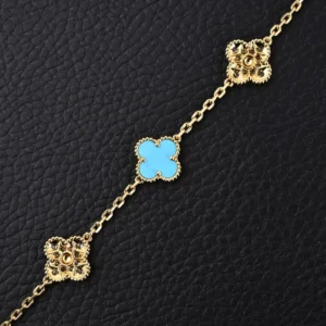 Van Cleef & Arpels bracelet turquoise and gold with clover-shaped motifs and diamond accents