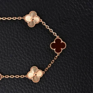 Van Cleef & Arpels Alhambra bracelet rose gold with clover motifs and detailed engraving on chain links