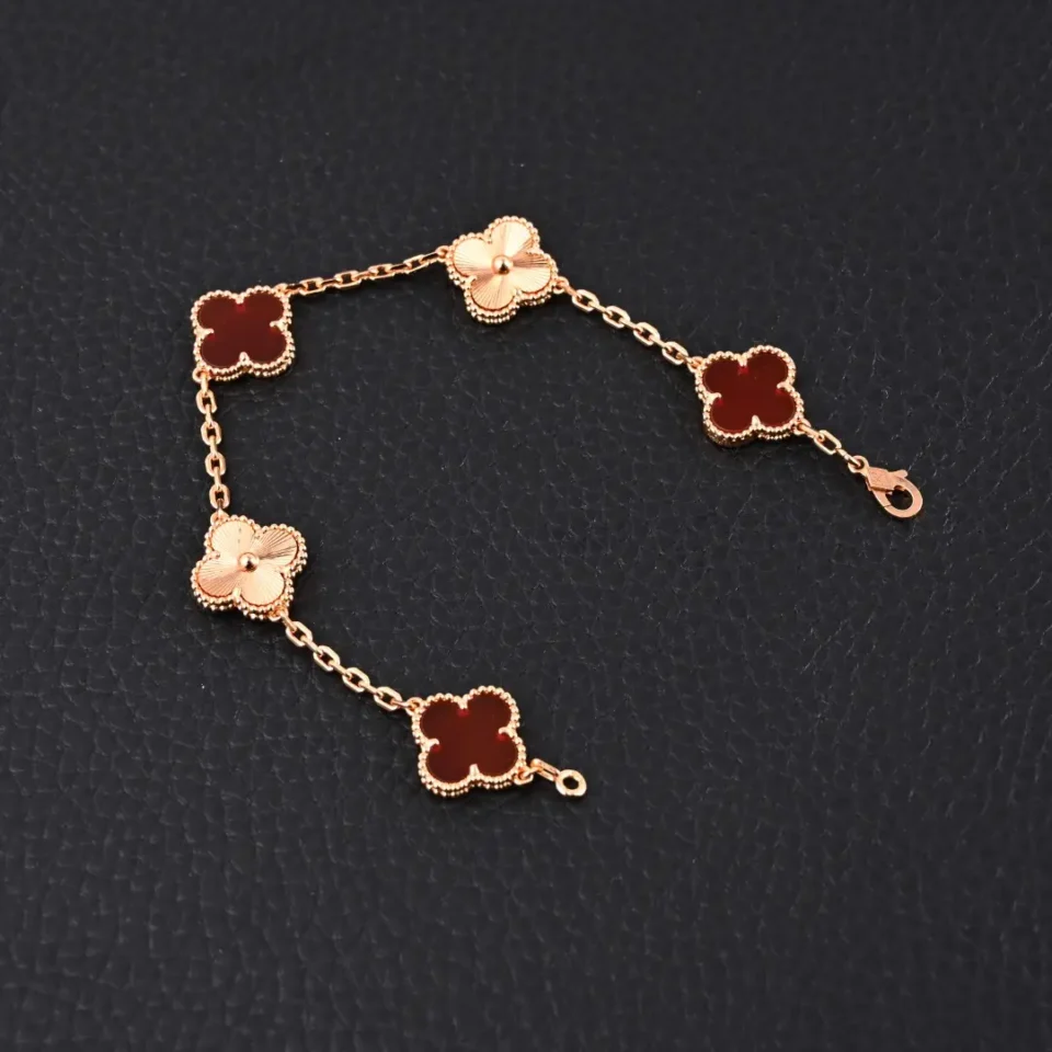 Van Cleef & Arpels Alhambra bracelet rose gold red carnelian four-leaf clover design chain accessory