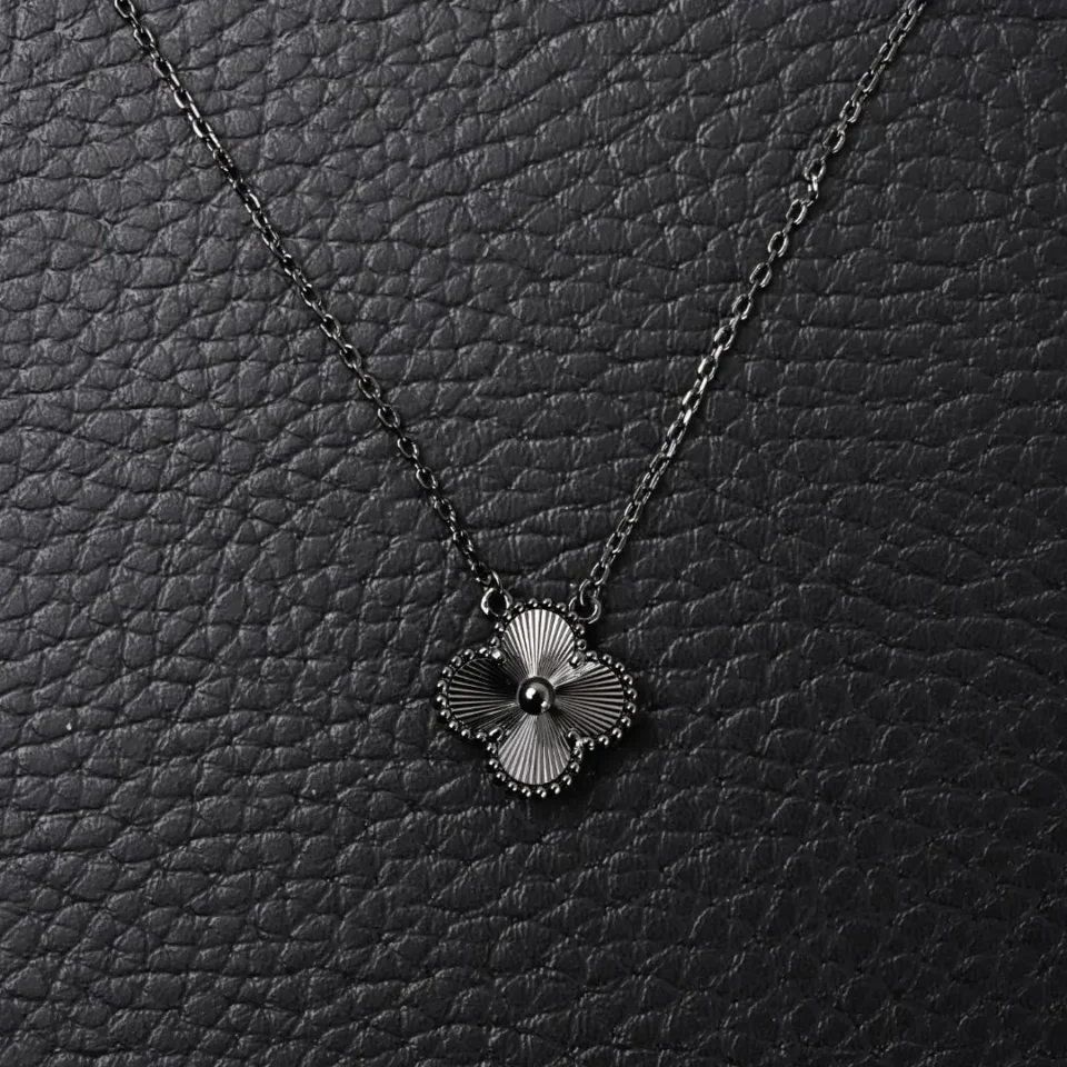 Van Cleef & Arpels Alhambra necklace black gold floral motif delicate chain accessory