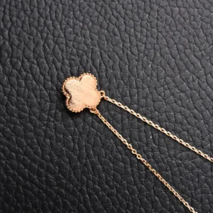 Van Cleef & Arpels Alhambra pendant necklace rose gold clover motif fine chain accessory