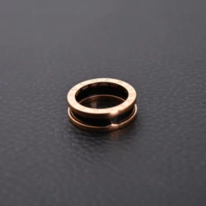 Bvlgari B.Zero1 ring rose gold ceramic band distinctive design accessory