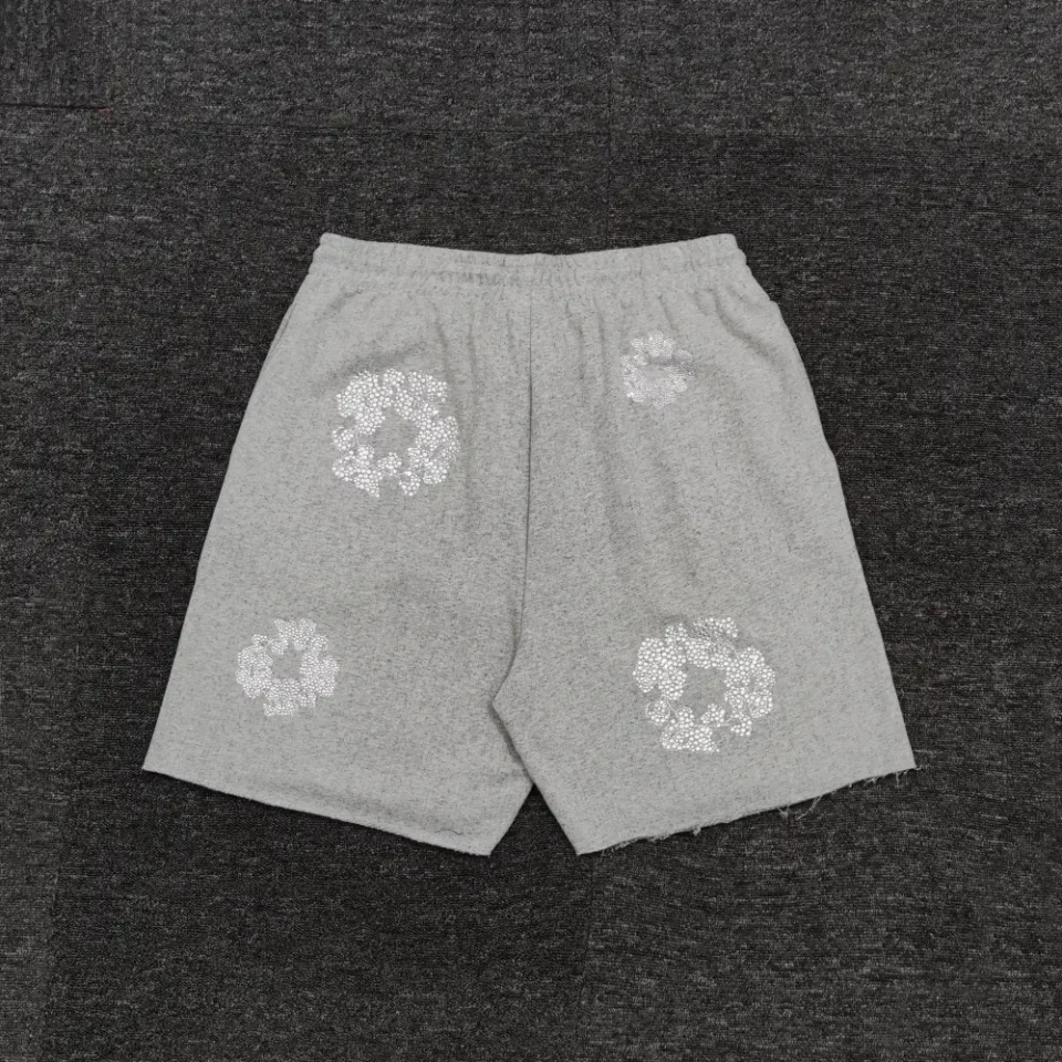 This item does not match the watch, sneaker, bag, or accessory formats specified for SEO alt text. If you want SEO alt text for this item, please provide the brand, product type, model, color, and material details.