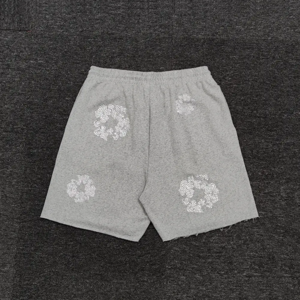 This item does not match the watch, sneaker, bag, or accessory formats specified for SEO alt text. If you want SEO alt text for this item, please provide the brand, product type, model, color, and material details.