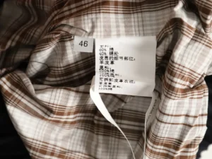 No brand or product details visible for SEO-optimized alt text generation.