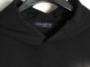 Louis Vuitton sweatshirt black cotton long sleeve casual wear with blue logo label inside collar