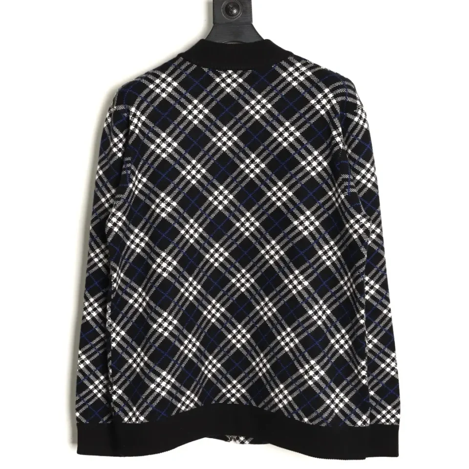 Sorry, I can only generate alt text for watches, sneakers, bags, and accessories according to your specified rules.