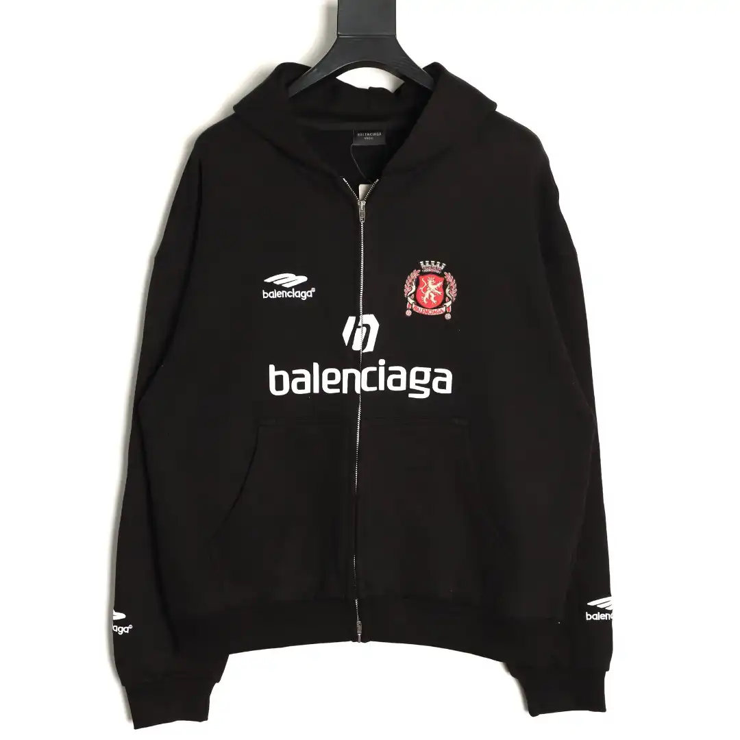 Balenciaga collaborates with Manchester United to stab