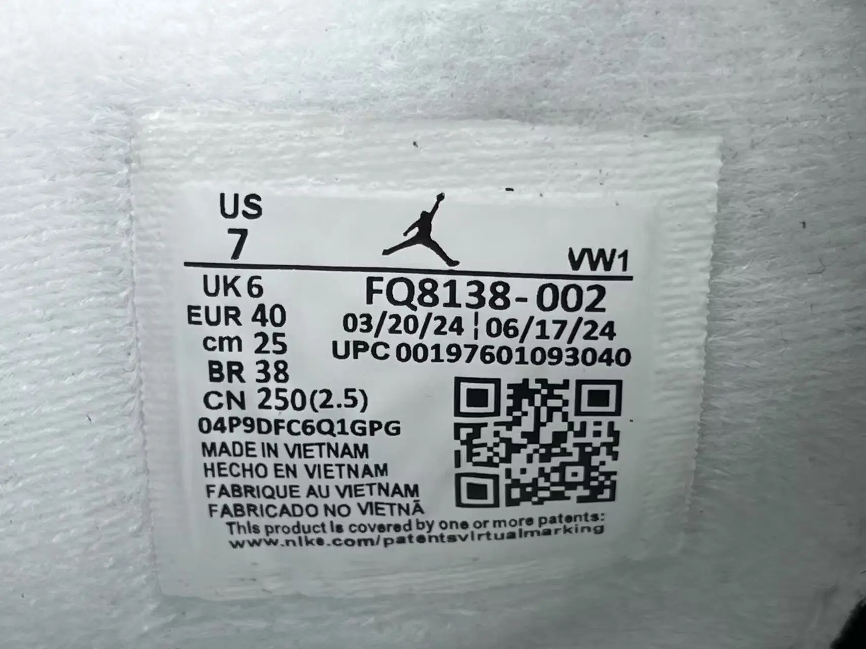 Jordan sneakers FQ8138-002 black and white colorway textile and synthetic material size US 7