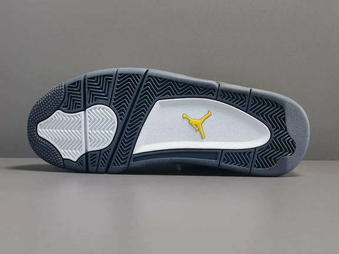 Nike Air Jordan 4 University Gold black white yellow rubber sole sneaker outsole view