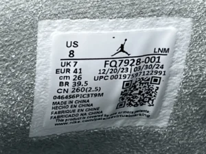 Label tag for Air Jordan 4 SE Soke Gr sneakers displaying size information, QR code, and manufacturing details.