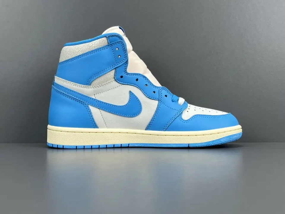 Nike Air Jordan 1 High OG University Blue white blue leather sneakers