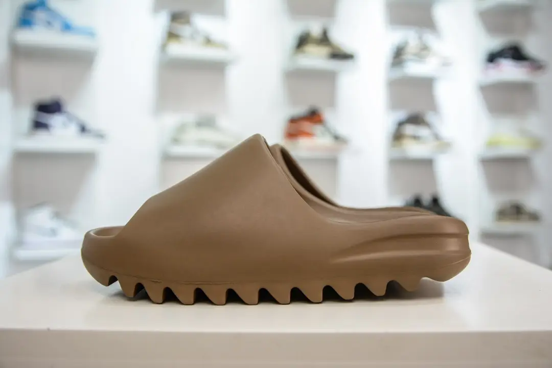 Adidas Yeezy Slide Core