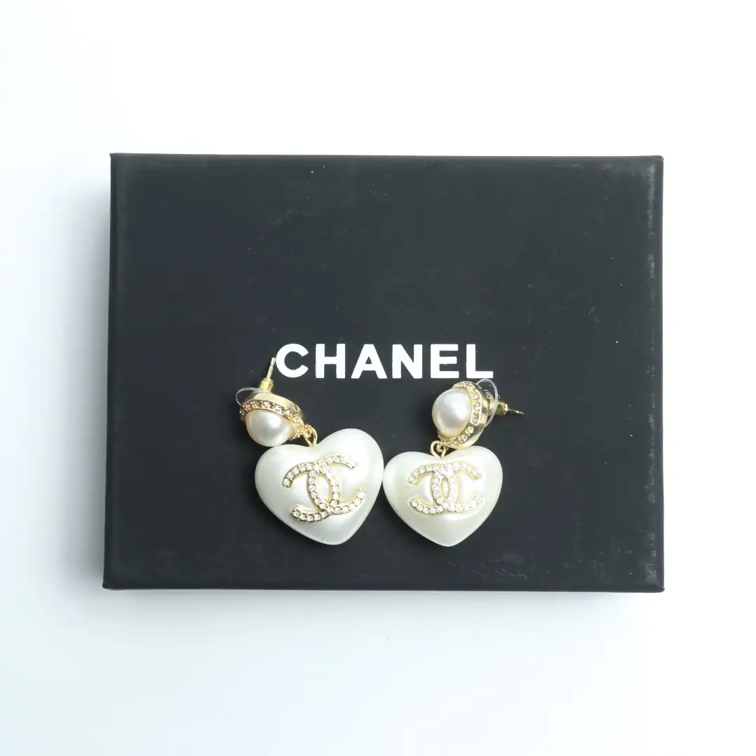 Chanel 21Fw Love Pearl Earrings Necklace (Earrings+Necklace Set)