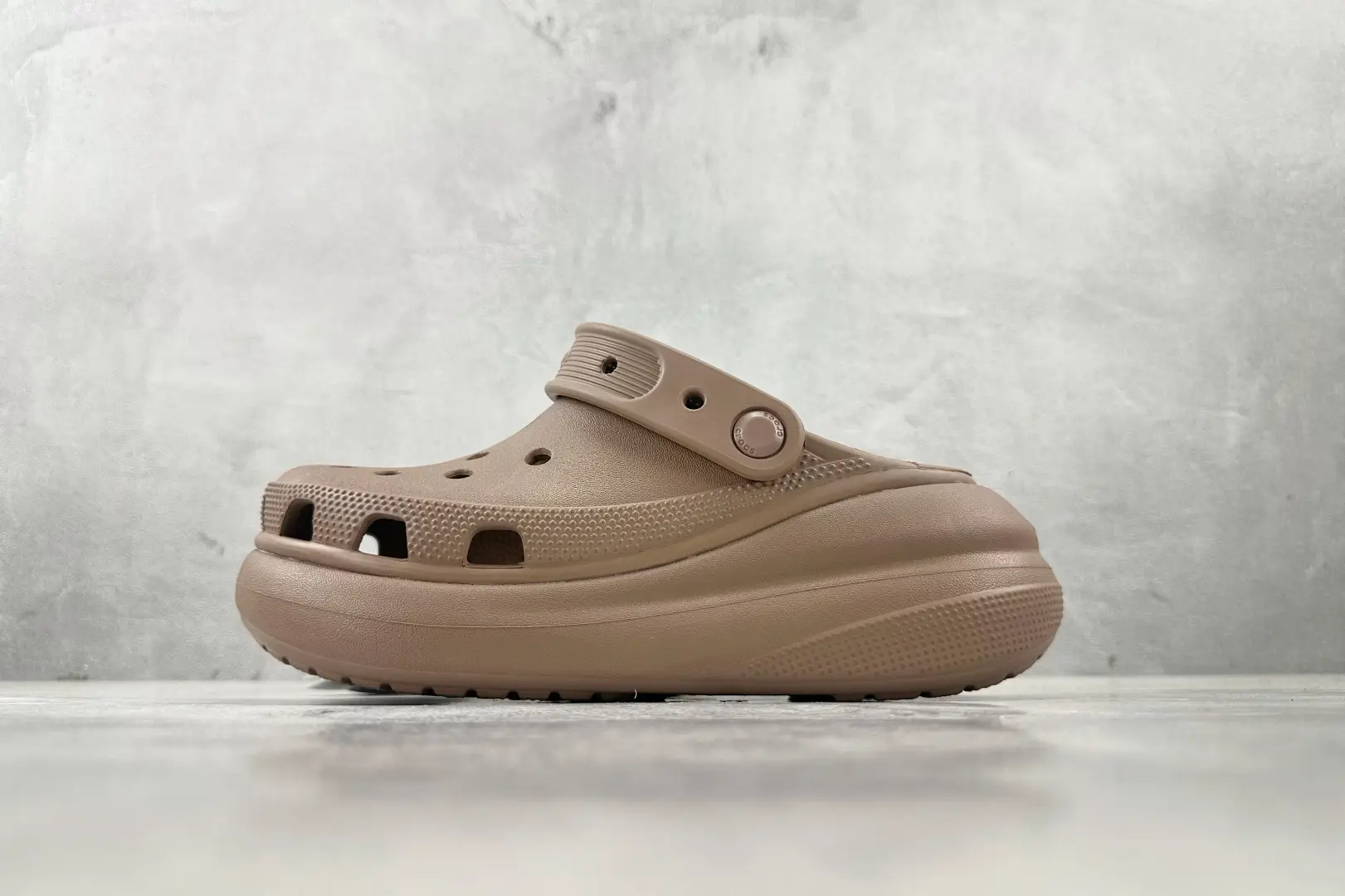 Crocs EVA Latte Color
*33A6129
Item No.