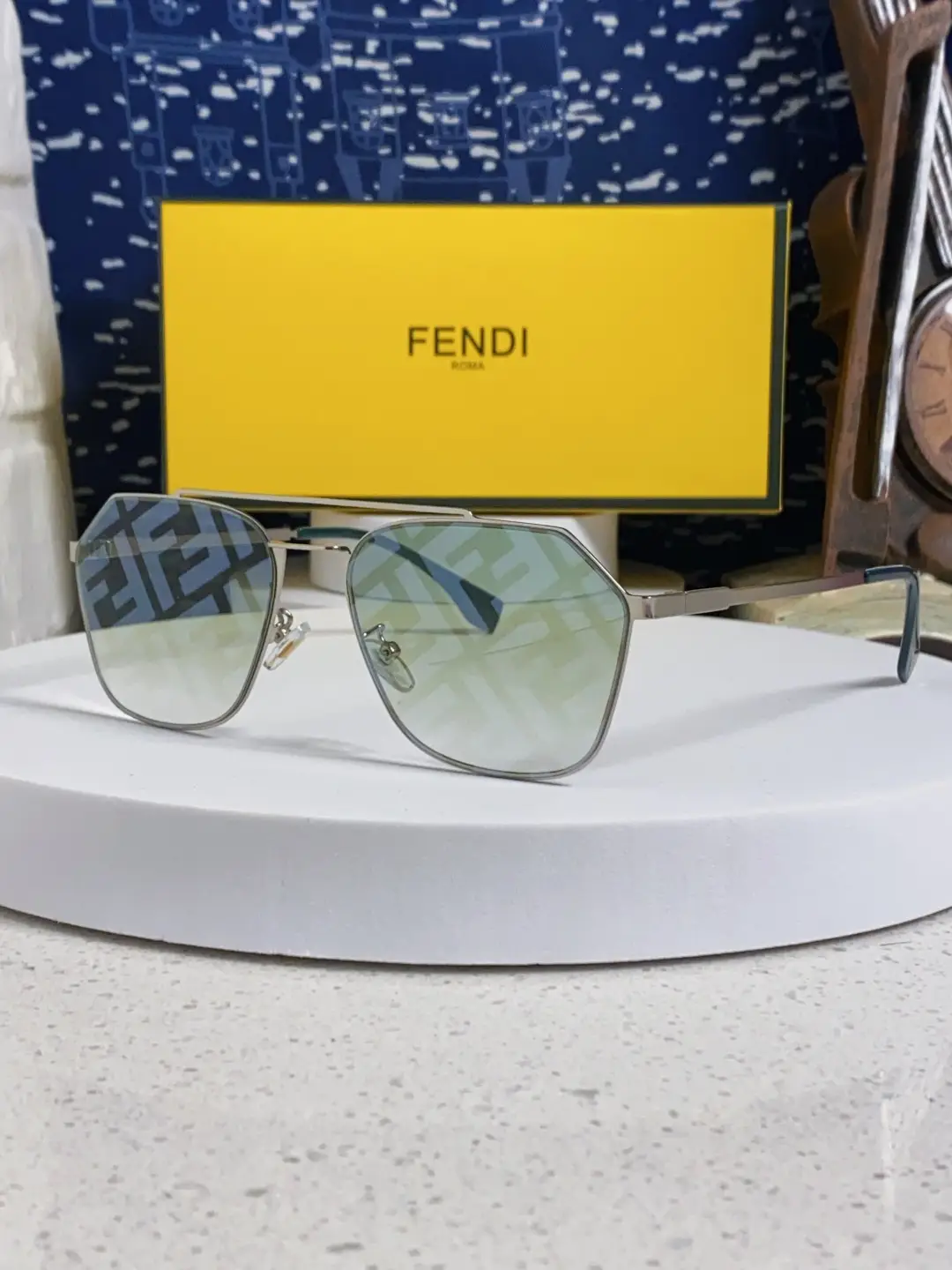 Fendi 2026 new letter sunglasses European and American fashion sunglasses lightweight personality frame