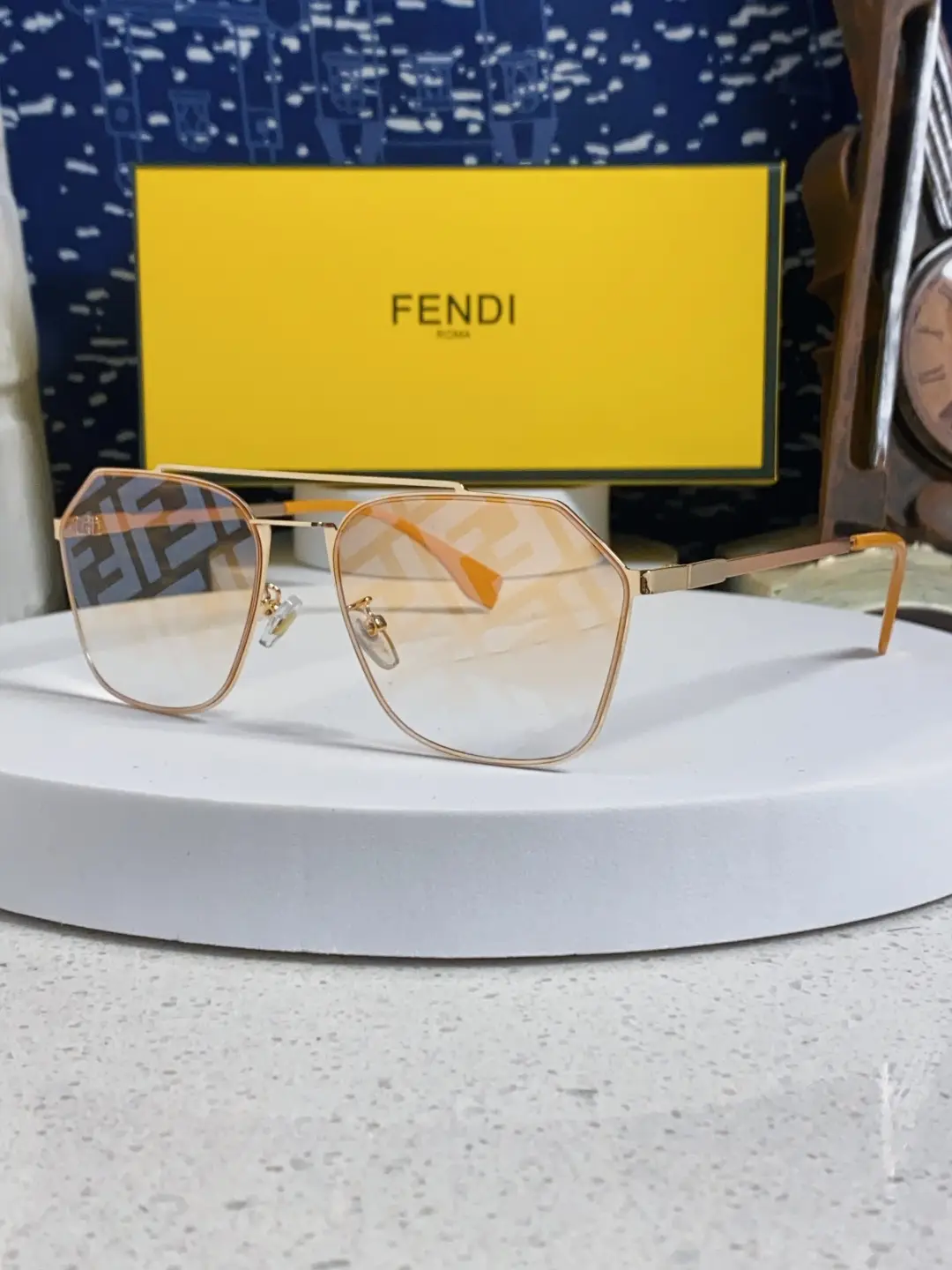 Fendi 2026 new letter sunglasses European and American fashion sunglasses lightweight personality frame