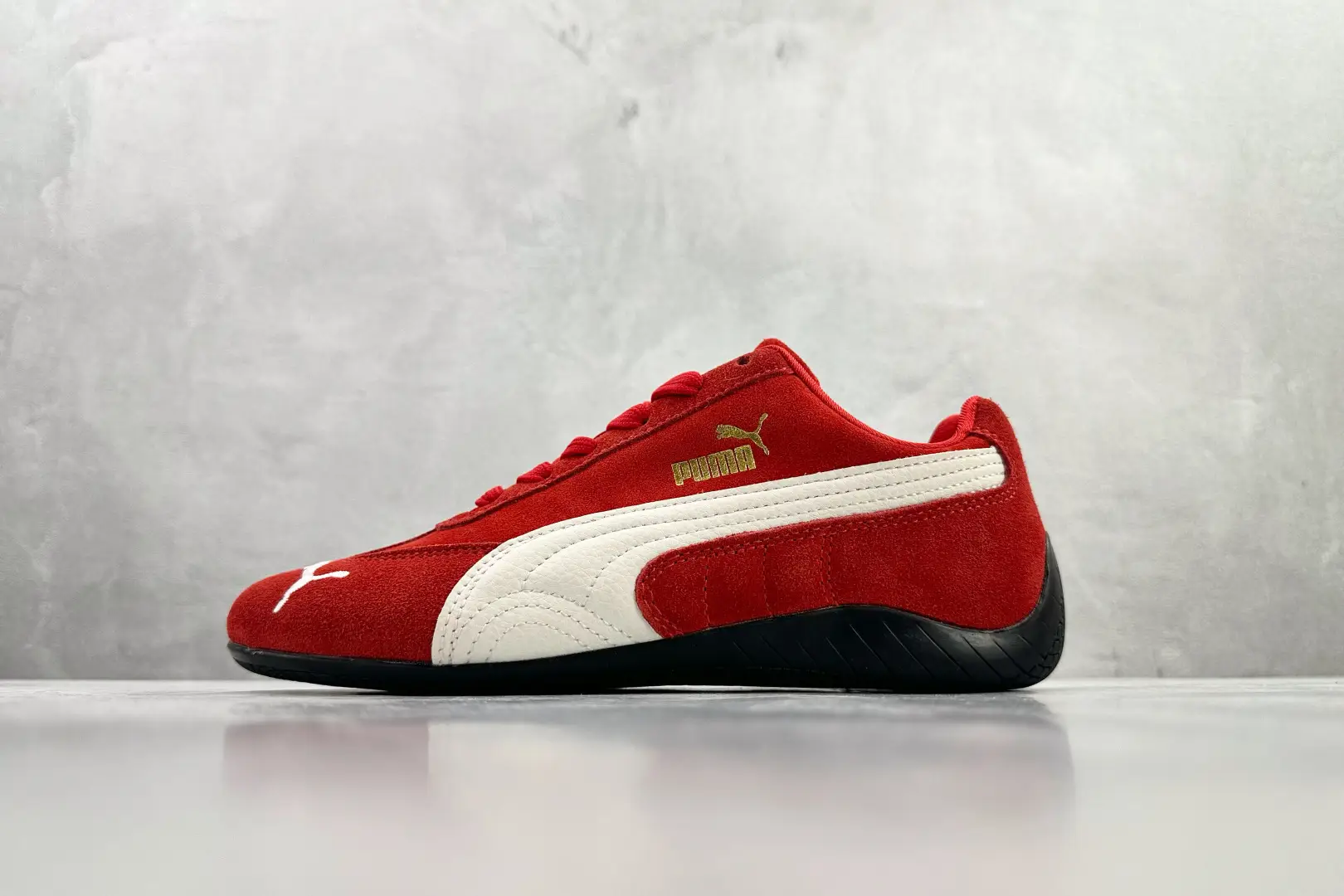 PUMA Speedcat Red and White
*36A6133
Item Number