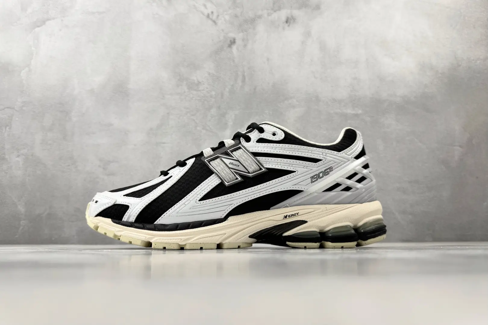New Balance NB 1906R White Black
*39A6