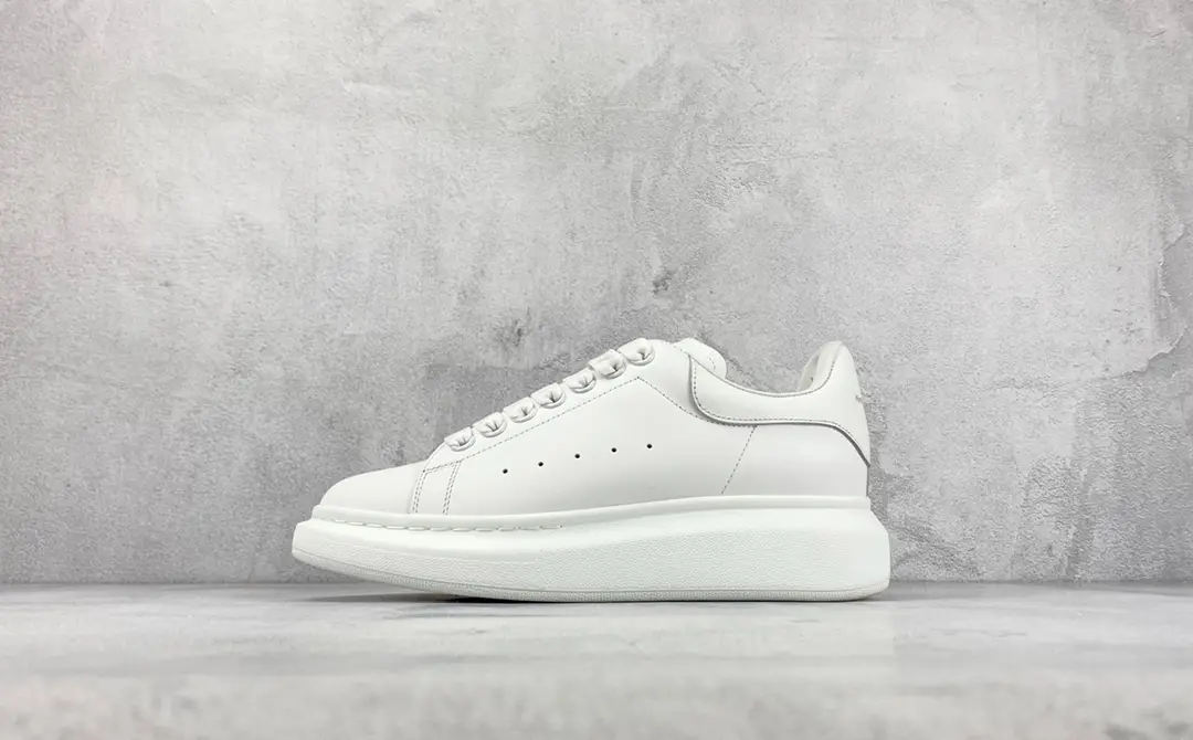 Alexander McQueen
Authentic order special channel