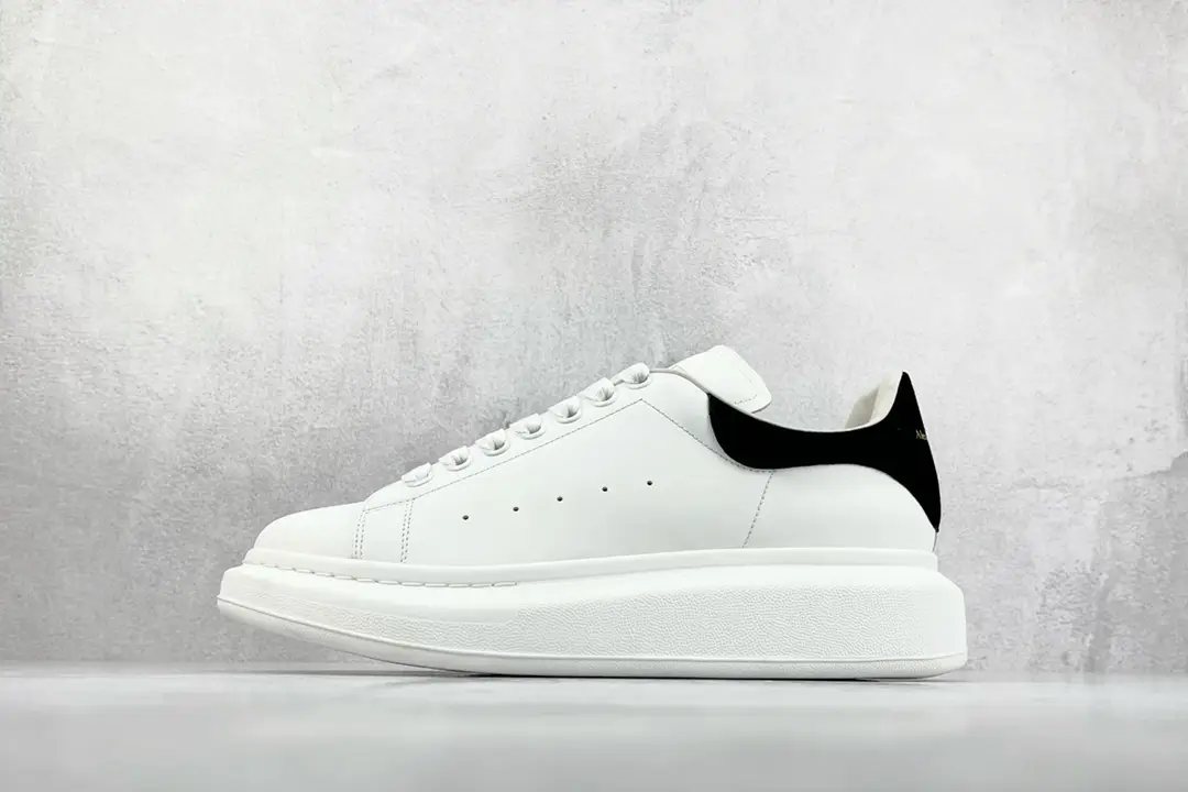 Alexander McQueen Special Channel Version
complete