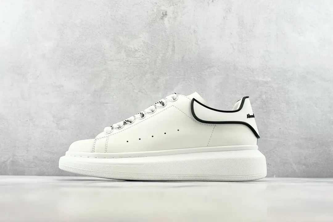 Alexander McQueen with black border
Size：3