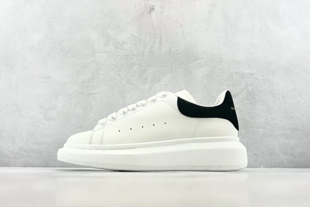 Alexander McQueen Black Velvet Tail
Size：