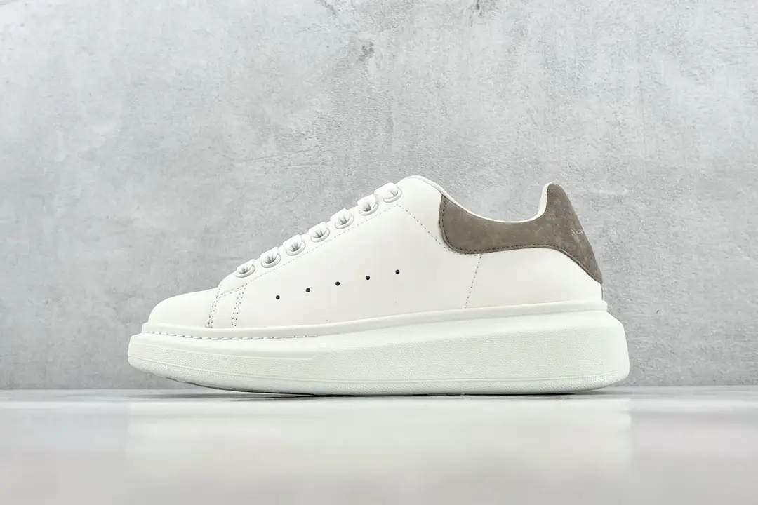 Alexander McQueen Grey Velvet Tail
Size：