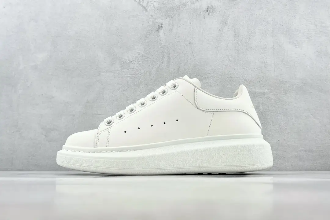 Alexander McQueen pure white tail
Size：