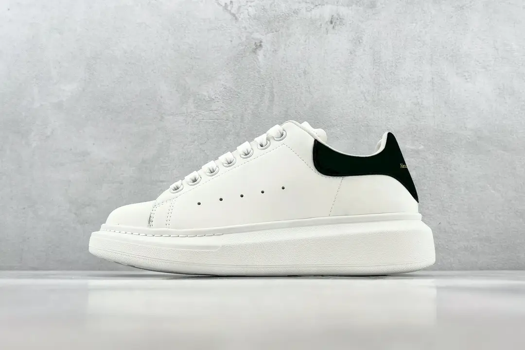 Alexander McQueen Black Velvet Tail
Size：