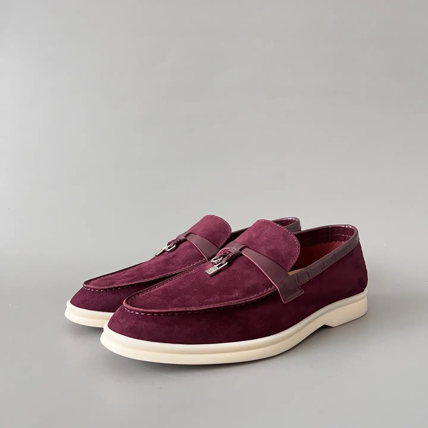 Loro Piana round toe low cut toe set for women's loafers with crocodile pattern.