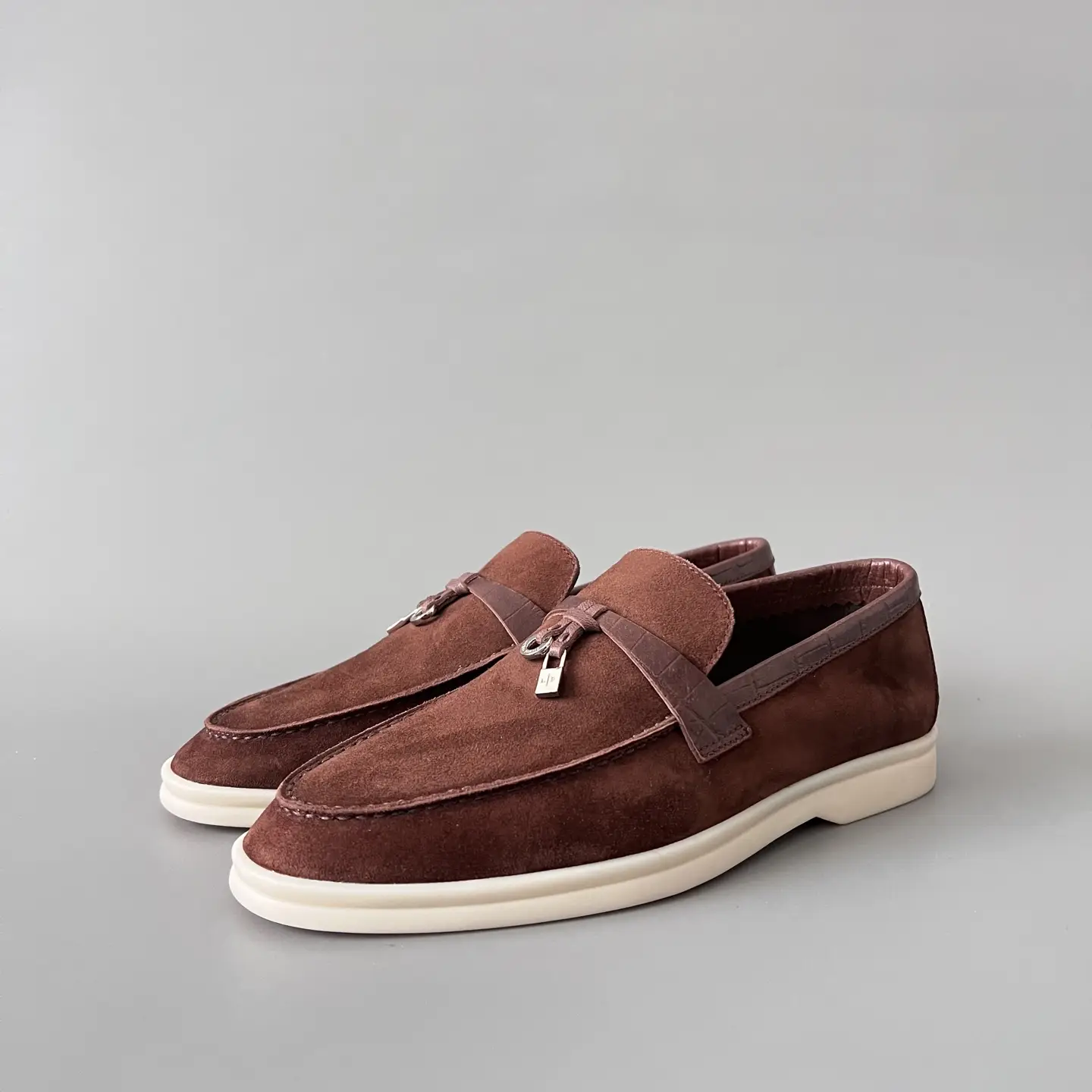 Loro Piana round toe low cut toe set for women's loafers with crocodile pattern.