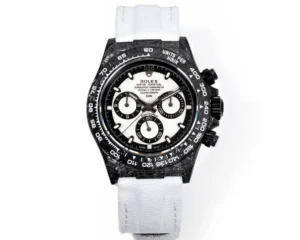 The carbon fiber customized version of the ROLEX Universe Chronograph Daytona series, the watch is not only lightweight to wear