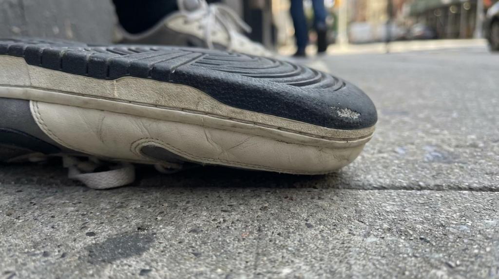 replica-vs-retail-sneakers-materials-compressed