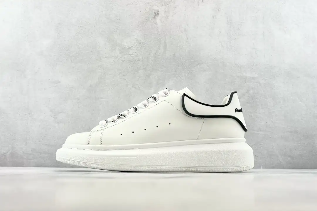 Alexander McQueen with black borderSize：3