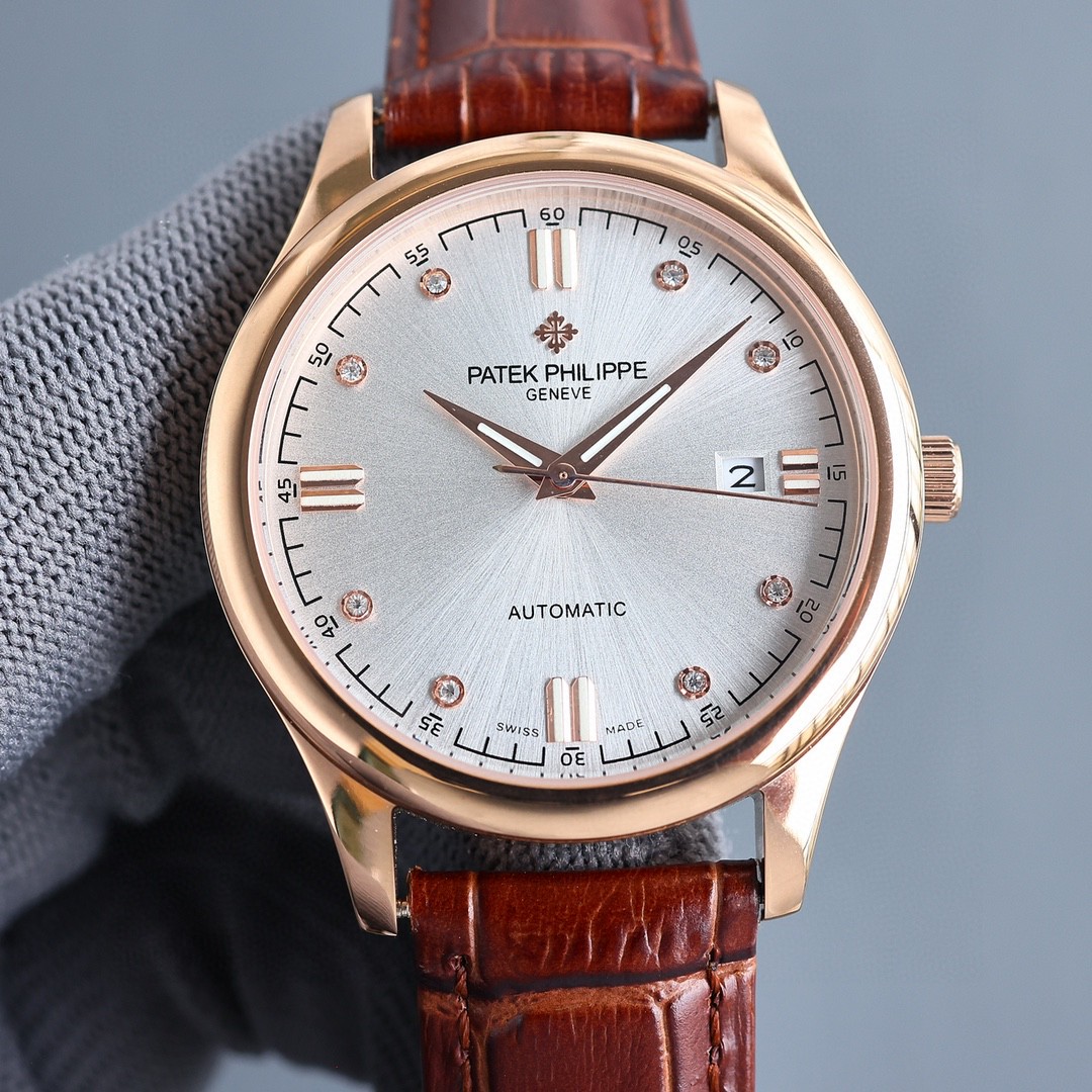 白750金800匠新之作2025推出最新款式百达翡丽PATEK PHILIPPE高版本高级自动腕表！表盘，针，采用夜光设计！男士腕表➡简单不失大气  40mm表径，316精钢表壳，搭载原装全新进口8215全自动机械機芯（零返修），耐磨抗刮蓝宝石玻璃，进口意大利小牛皮，原装品质针扣，具备超强防水功能 复古风格，恒久魅力，高档奢华，绅士必备